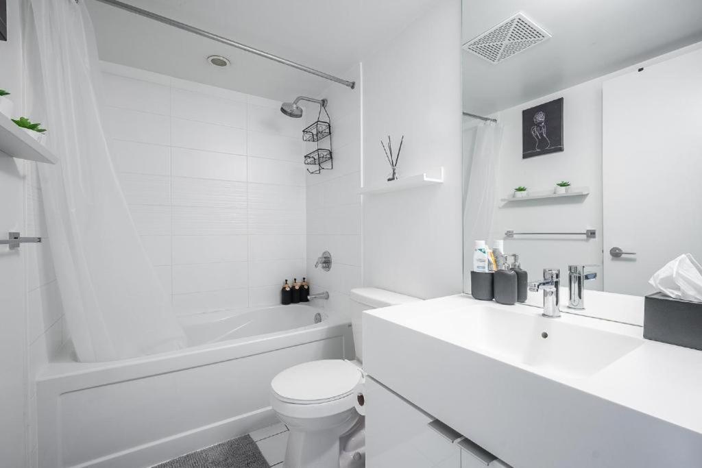 Cozy Condo In Downtown Toronto + Free Parking מראה חיצוני תמונה